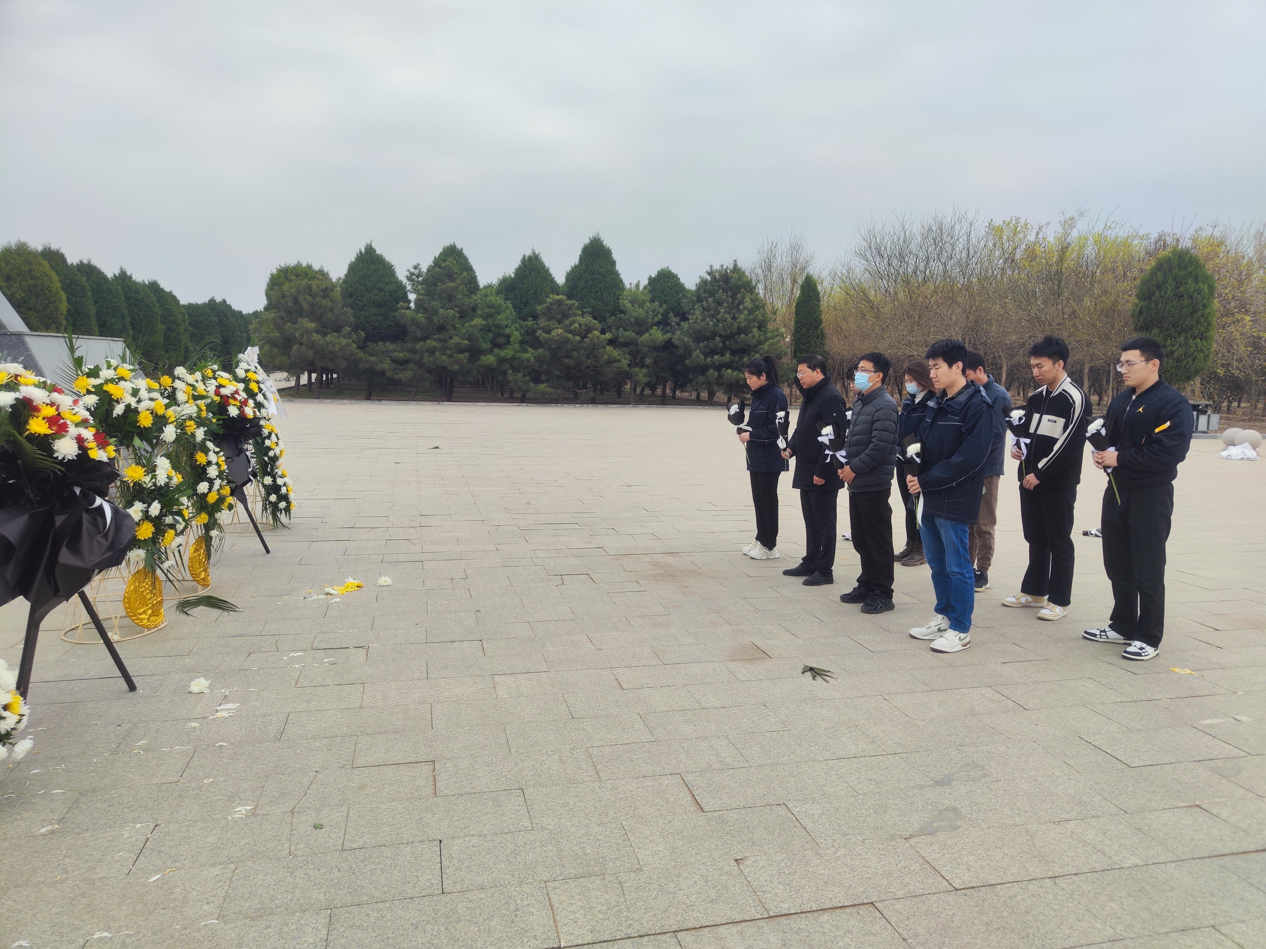 中铁四局三公司朔黄区域项目部开展清明节祭扫活动